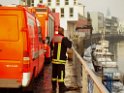 Einsatz BF Koeln Treibstoff auffangen Koeln Rheinauhafen P127